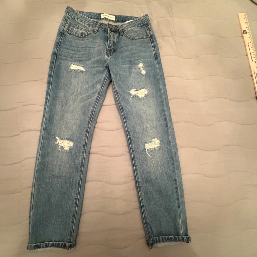 High-Rise Distressed Women's‎ Jeans in Light Blue
